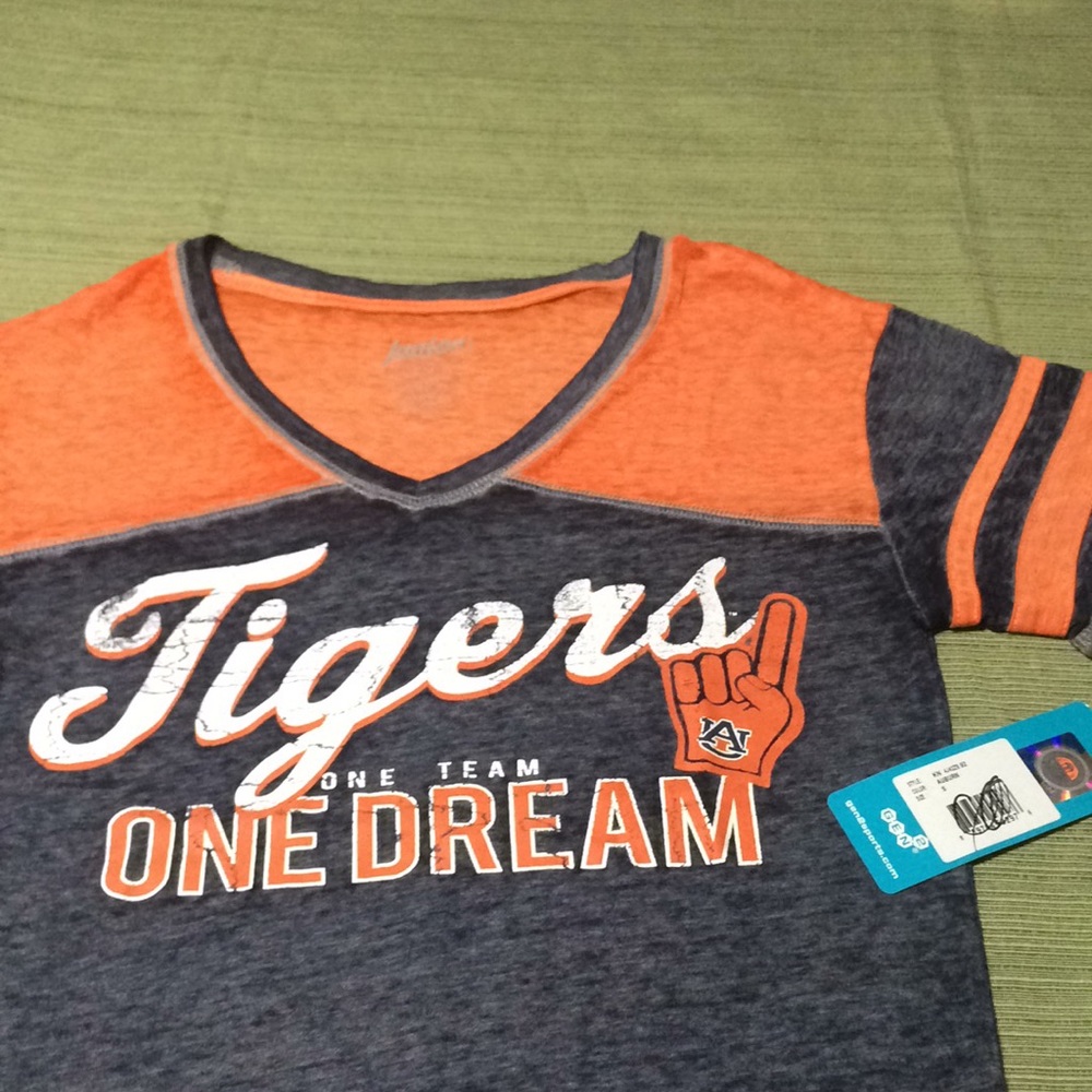 TIGERS ONE TEAM ONE DREAM BEAUTIFUL TOP NEW W/TAGS